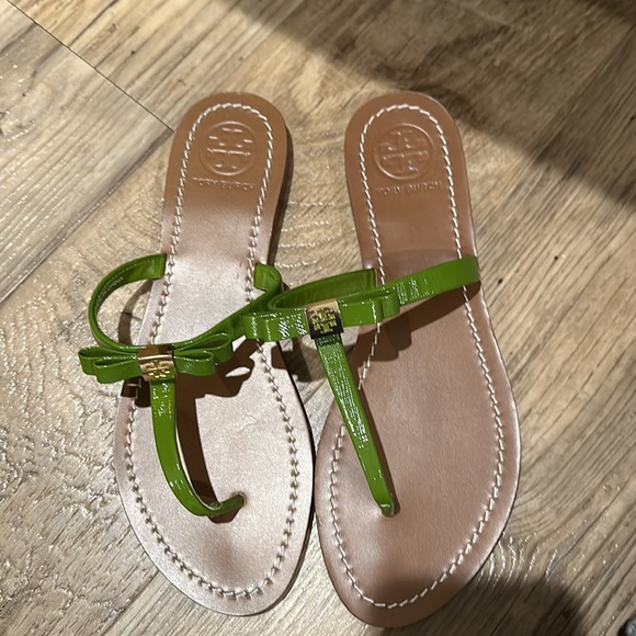 *Brand New* with box and storage bag Tory Burch leaf green Leighanne flat thong - Picture 6 of 6